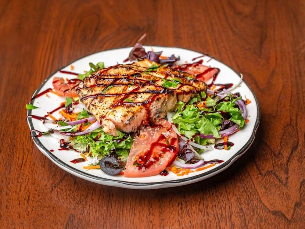 Grilled Salmon Salad