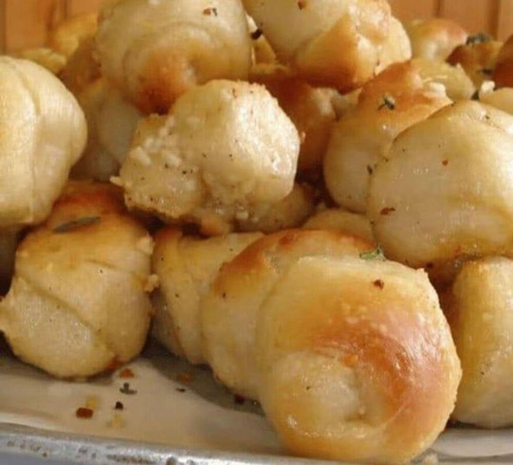 Garlic Knots (6)